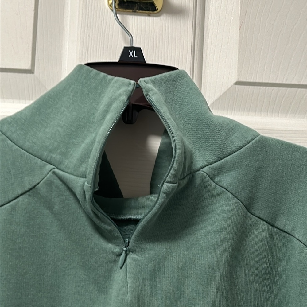 Adidas Cowl Neck ,Back Zip ,Crop Sweatshirt Size 1X - Picture 8 of 15